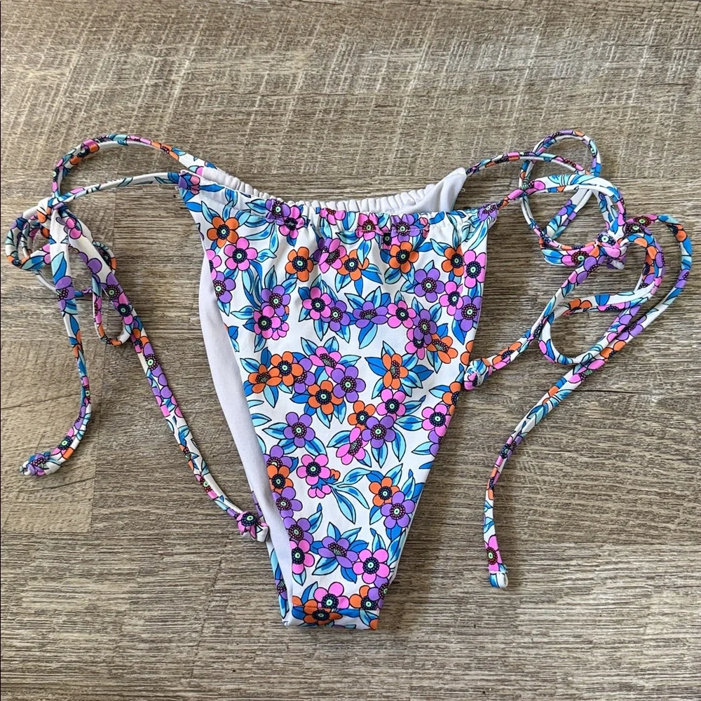 Frankie’s Bikinis Anna Underwire Floral Bikini And Cheeky Bottom Size Large
